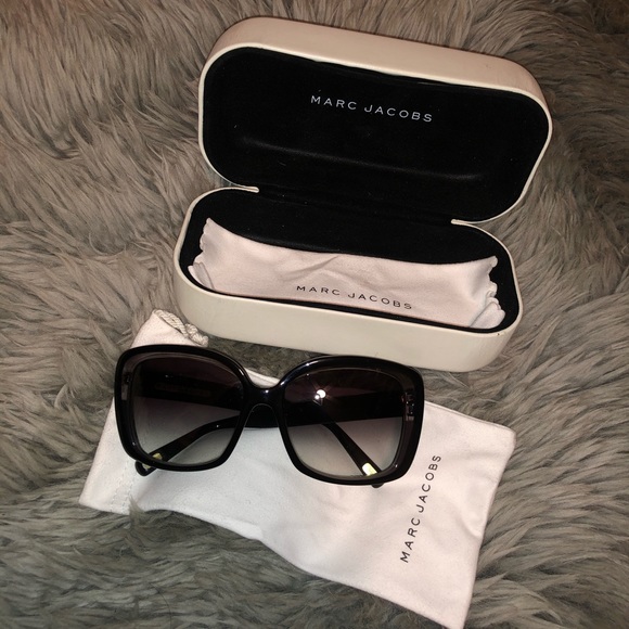 MARC JACOBS Sunglasses🖤 - Picture 1 of 7